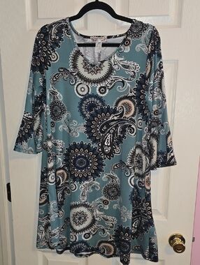 Rosemary Floral Label Tunic Top - Teal Paisley Detail